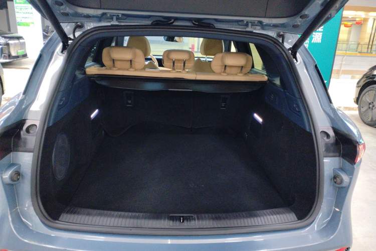 Used VOYAH FREE 2022 Four-Wheel Drive Ultra-Long Range Pure Electric Version Trunk