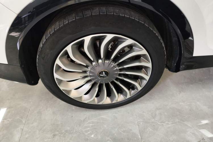 Used VOYAH FREE 2022 DNA Pure Electric Model Right Rear Wheel Hub