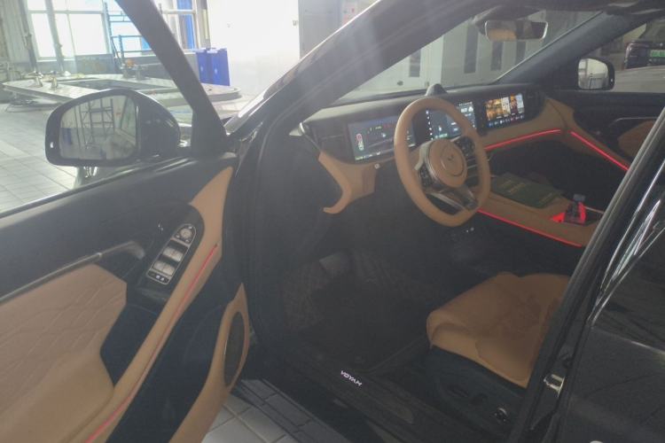 Used VOYAH FREE 2023 Four-Wheel Drive Extended-Range Model with Ultra-Long Range Driver Seat