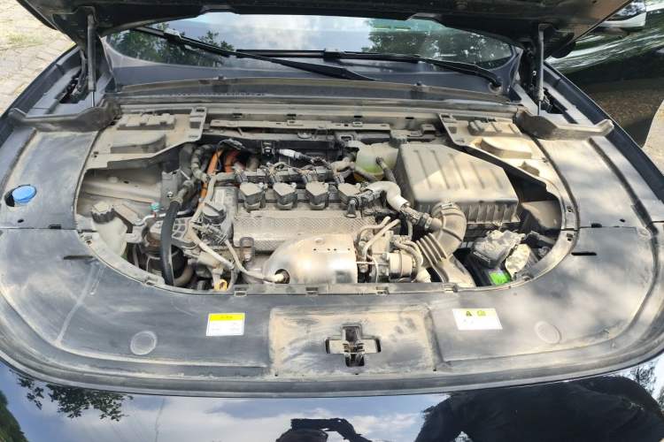 Used VOYAH FREE 2023 Four-Wheel Drive Extended-Range Model with Ultra-Long Range Engine Bay