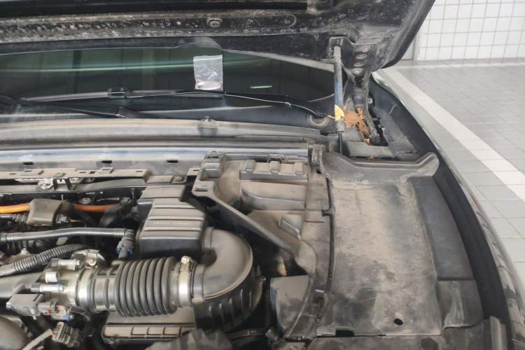 Used VOYAH FREE 2023 Four-Wheel Drive Extended-Range Model with Ultra-Long Range Engine Bay Left