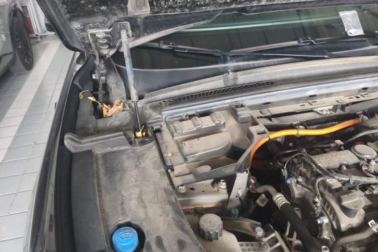Used VOYAH FREE 2023 Four-Wheel Drive Extended-Range Model with Ultra-Long Range Engine Bay Right