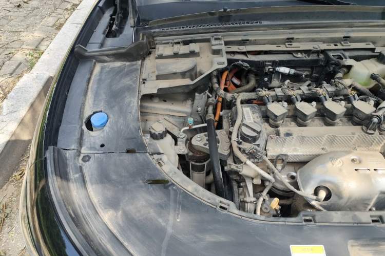 Used VOYAH FREE 2023 Four-Wheel Drive Extended-Range Model with Ultra-Long Range Engine Bay Right
