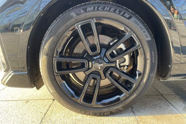 Used VOYAH FREE 2023 Four-Wheel Drive Extended-Range Model with Ultra-Long Range Exterior 8
