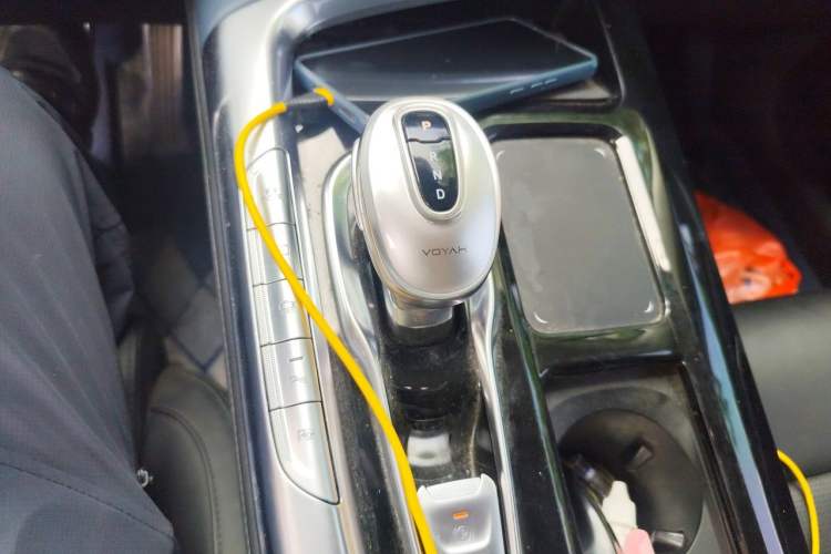 Used VOYAH FREE 2023 Four-Wheel Drive Extended-Range Model with Ultra-Long Range Gear Lever