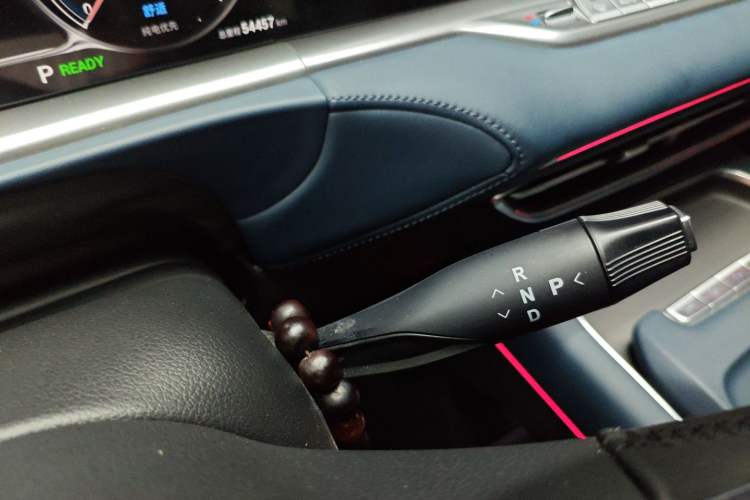 Used VOYAH FREE 2023 Four-Wheel Drive Extended-Range Model with Ultra-Long Range Gear Lever