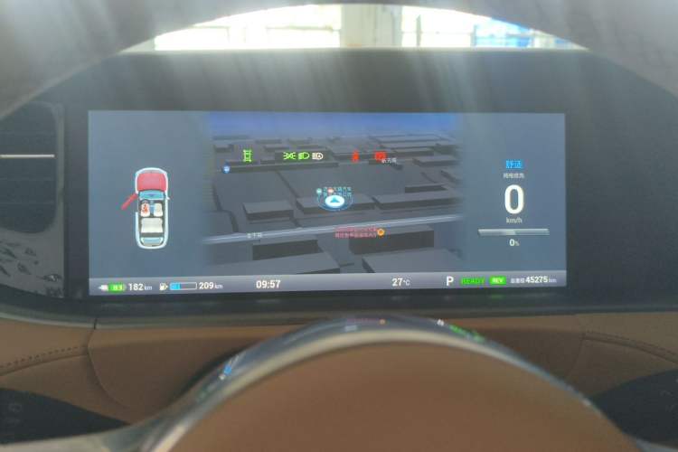 Used VOYAH FREE 2023 Four-Wheel Drive Extended-Range Model with Ultra-Long Range Instrument Cluster
