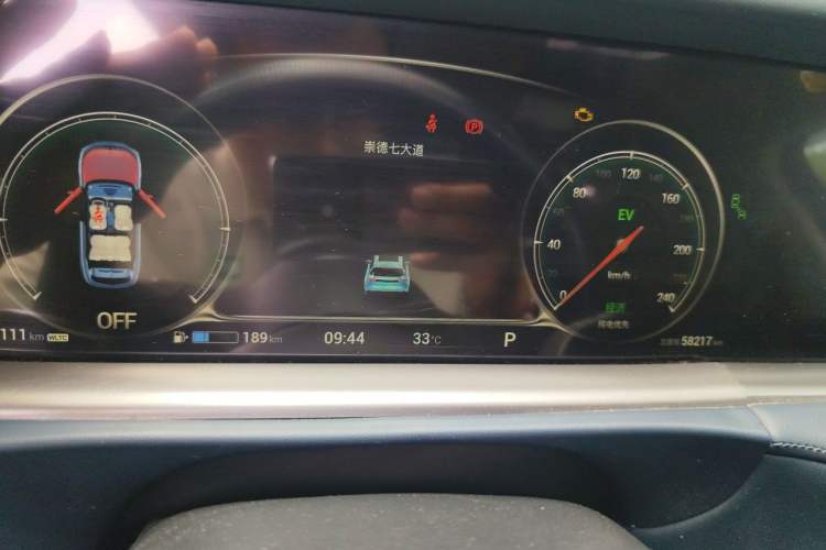 Used VOYAH FREE 2023 Four-Wheel Drive Extended-Range Model with Ultra-Long Range Instrument Cluster