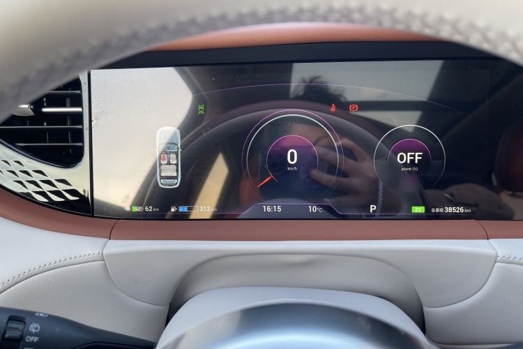 Used VOYAH FREE 2023 Four-Wheel Drive Extended-Range Model with Ultra-Long Range Instrument Cluster