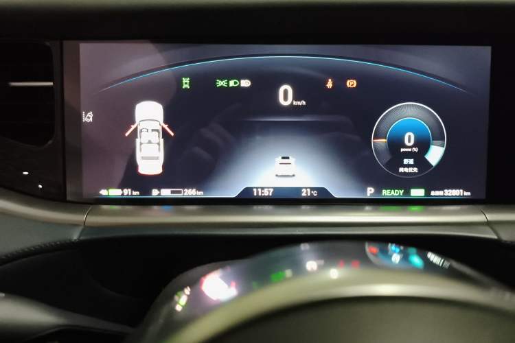 Used VOYAH FREE 2023 Four-Wheel Drive Extended-Range Model with Ultra-Long Range Instrument Cluster