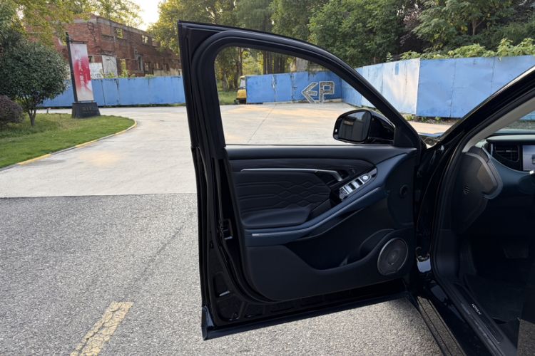 Used VOYAH FREE 2023 Four-Wheel Drive Extended-Range Model with Ultra-Long Range Interior 3