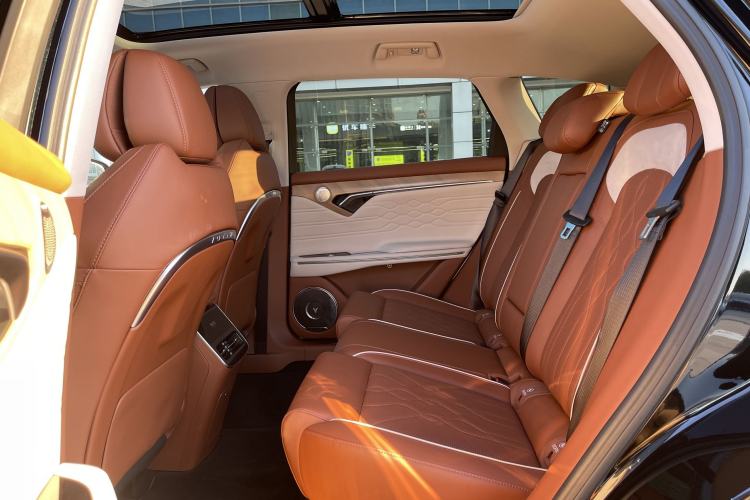 Used VOYAH FREE 2023 Four-Wheel Drive Extended-Range Model with Ultra-Long Range Interior 6