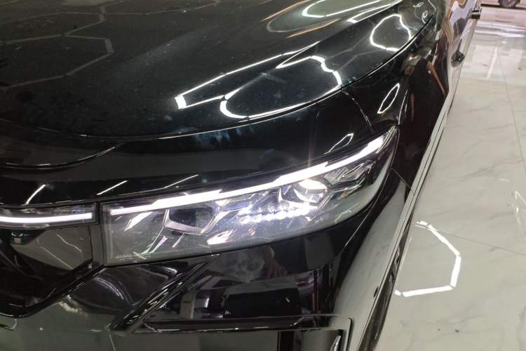 Used VOYAH FREE 2023 Four-Wheel Drive Extended-Range Model with Ultra-Long Range Left Front Headlight