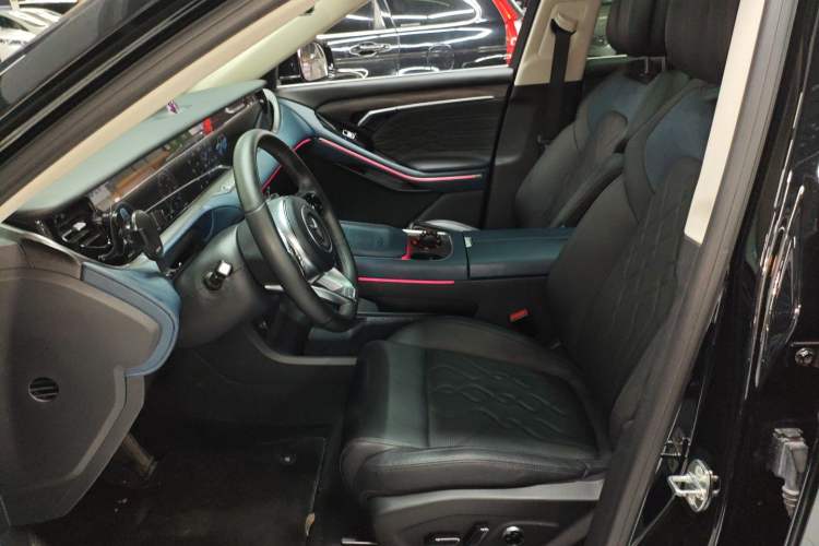 Used VOYAH FREE 2023 Four-Wheel Drive Extended-Range Model with Ultra-Long Range Left Front Seat