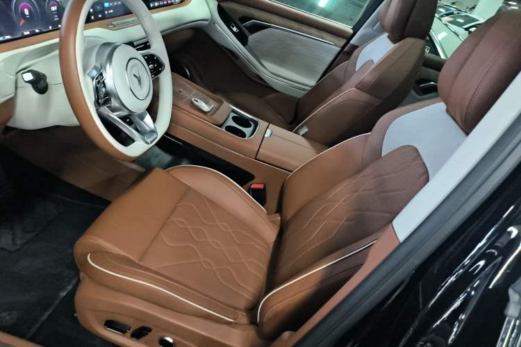 Used VOYAH FREE 2023 Four-Wheel Drive Extended-Range Model with Ultra-Long Range Left Front Seat