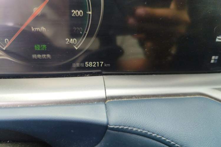 Used VOYAH FREE 2023 Four-Wheel Drive Extended-Range Model with Ultra-Long Range Odometer Close Up