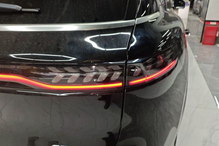 Used VOYAH FREE 2023 Four-Wheel Drive Extended-Range Model with Ultra-Long Range Right Rear Taillight