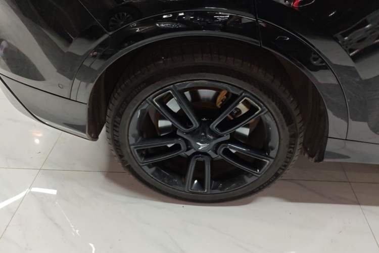 Used VOYAH FREE 2023 Four-Wheel Drive Extended-Range Model with Ultra-Long Range Right Rear Wheel Hub