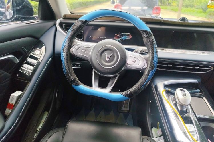 Used VOYAH FREE 2023 Four-Wheel Drive Extended-Range Model with Ultra-Long Range Steering Wheel