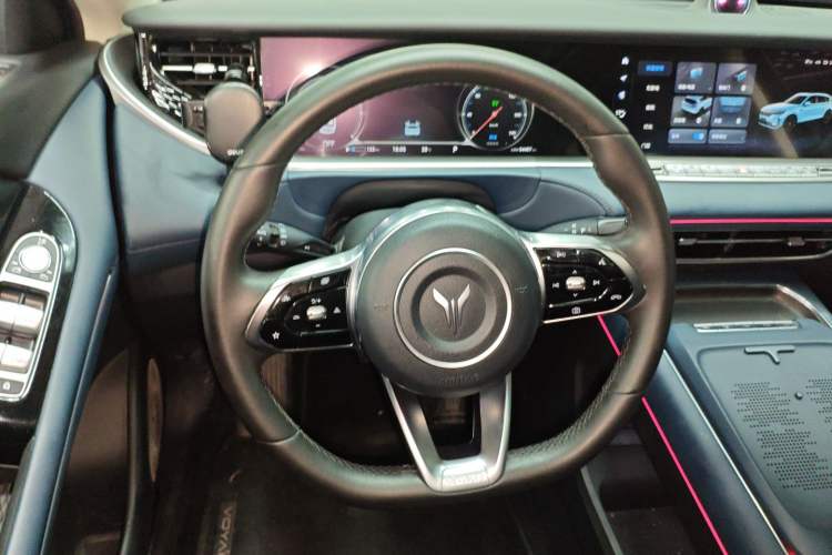 Used VOYAH FREE 2023 Four-Wheel Drive Extended-Range Model with Ultra-Long Range Steering Wheel