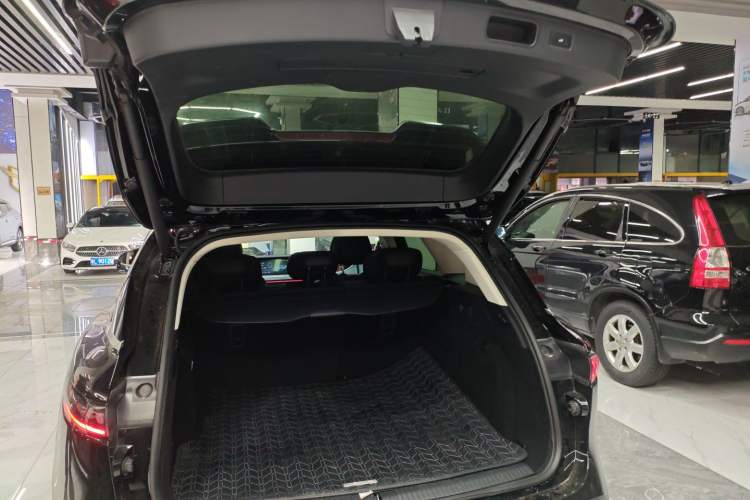 Used VOYAH FREE 2023 Four-Wheel Drive Extended-Range Model with Ultra-Long Range Trunk