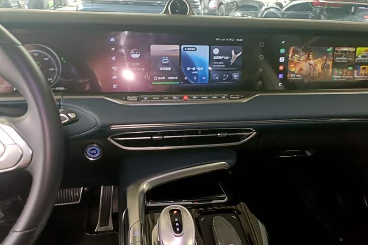 Used VOYAH FREE 2023 Four-Wheel Drive Extended-Range Model with Ultra-Long Range Audio And AC Panel
