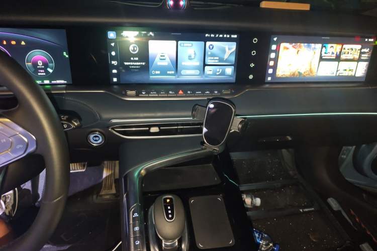 Used VOYAH FREE 2023 Four-Wheel Drive Extended-Range Model with Ultra-Long Range Audio And AC Panel