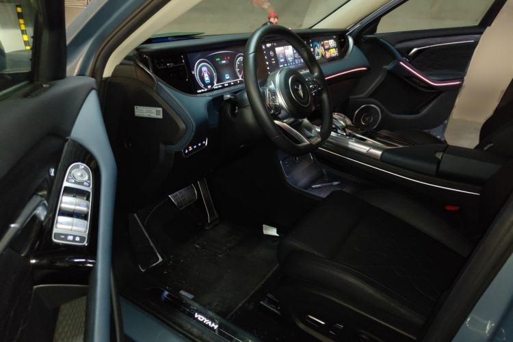 Used VOYAH FREE 2023 Four-Wheel Drive Extended-Range Model with Ultra-Long Range Driver Seat