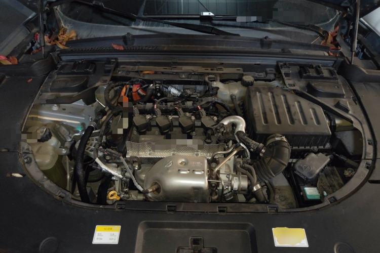 Used VOYAH FREE 2023 Four-Wheel Drive Extended-Range Model with Ultra-Long Range Engine Bay