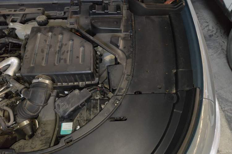 Used VOYAH FREE 2023 Four-Wheel Drive Extended-Range Model with Ultra-Long Range Engine Bay Left
