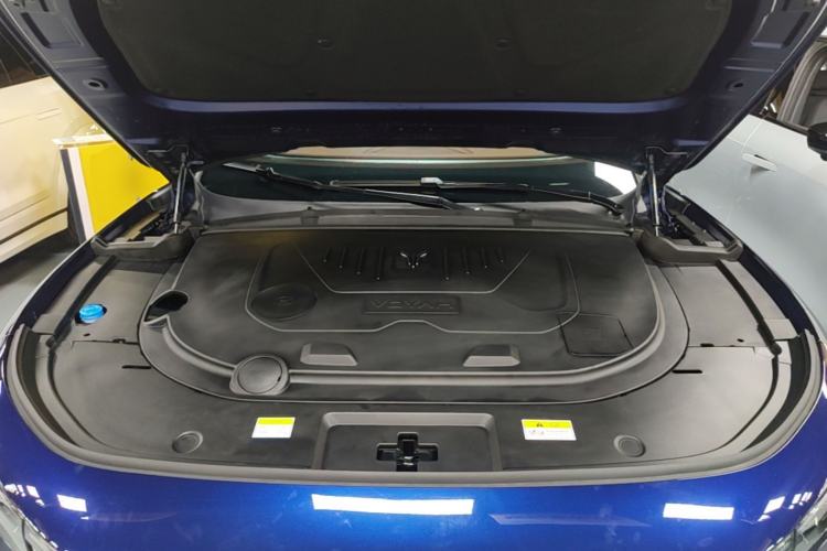 Used VOYAH FREE 2023 Four-Wheel Drive Extended-Range Model with Ultra-Long Range Engine Bay