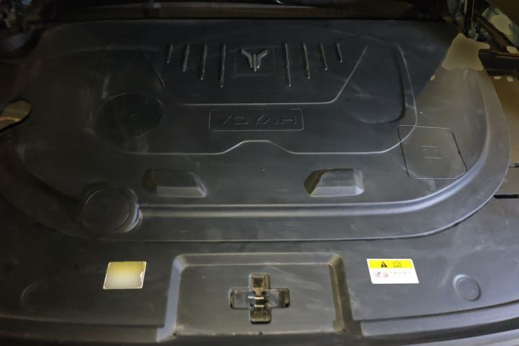 Used VOYAH FREE 2023 Four-Wheel Drive Extended-Range Model with Ultra-Long Range Engine Bay