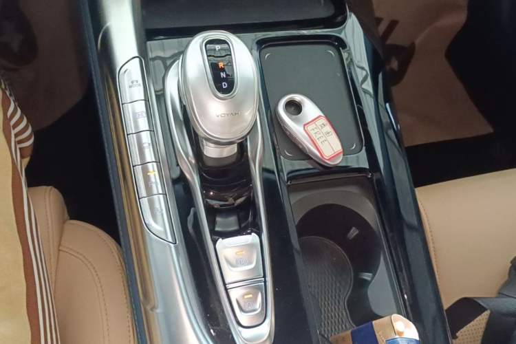 Used VOYAH FREE 2023 Four-Wheel Drive Extended-Range Model with Ultra-Long Range Gear Lever