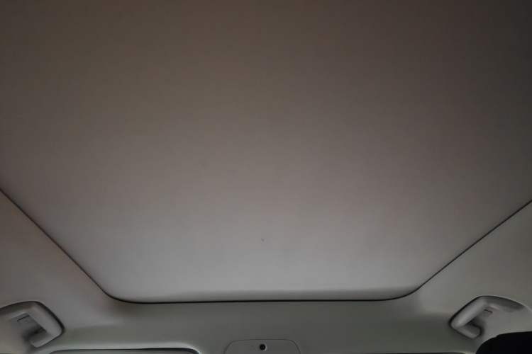 Used VOYAH FREE 2023 Four-Wheel Drive Extended-Range Model with Ultra-Long Range Headliner