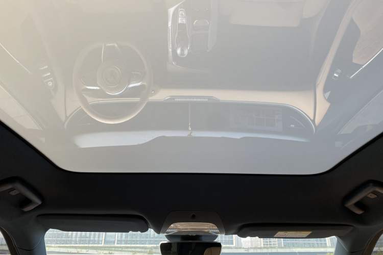 Used VOYAH FREE 2023 Four-Wheel Drive Extended-Range Model with Ultra-Long Range Headliner