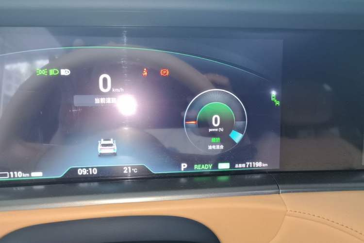 Used VOYAH FREE 2023 Four-Wheel Drive Extended-Range Model with Ultra-Long Range Instrument Cluster