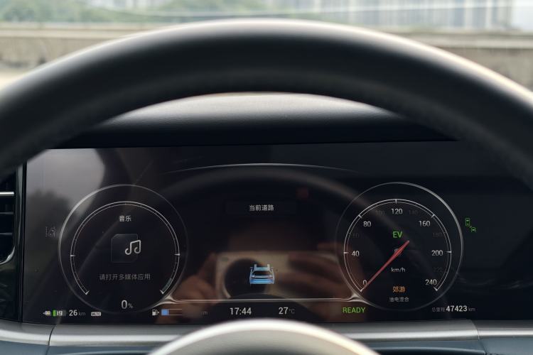 Used VOYAH FREE 2023 Four-Wheel Drive Extended-Range Model with Ultra-Long Range Instrument Cluster
