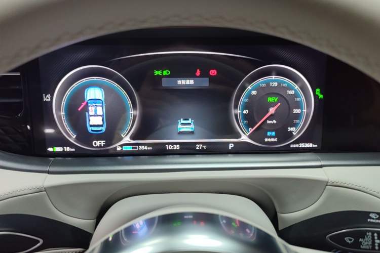 Used VOYAH FREE 2023 Four-Wheel Drive Extended-Range Model with Ultra-Long Range Instrument Cluster