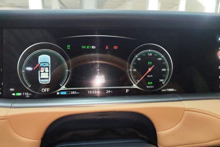 Used VOYAH FREE 2023 Four-Wheel Drive Extended-Range Model with Ultra-Long Range Instrument Cluster