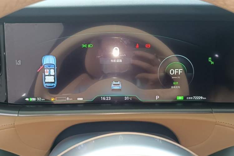 Used VOYAH FREE 2023 Four-Wheel Drive Extended-Range Model with Ultra-Long Range Instrument Cluster