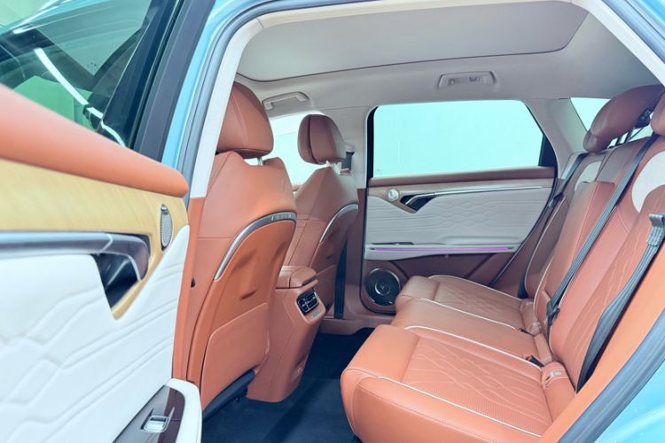Used VOYAH FREE 2023 Four-Wheel Drive Extended-Range Model with Ultra-Long Range Interior 1