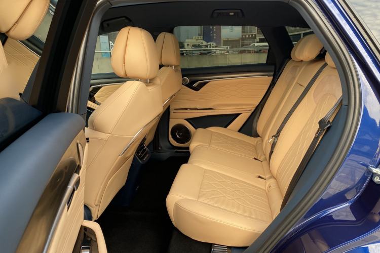 Used VOYAH FREE 2023 Four-Wheel Drive Extended-Range Model with Ultra-Long Range Interior 1