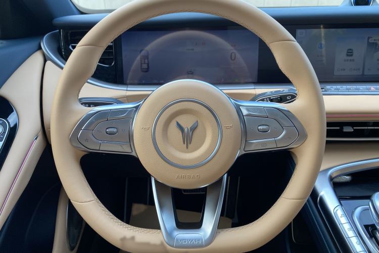 Used VOYAH FREE 2023 Four-Wheel Drive Extended-Range Model with Ultra-Long Range Interior 4