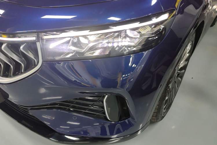 Used VOYAH FREE 2023 Four-Wheel Drive Extended-Range Model with Ultra-Long Range Left Front Headlight
