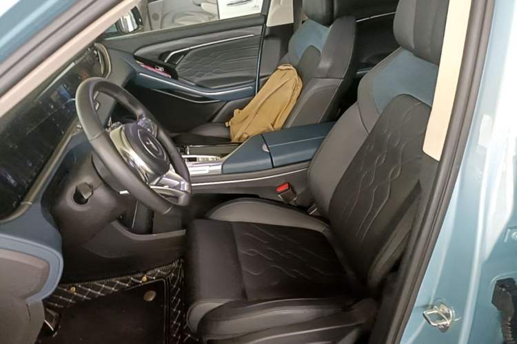 Used VOYAH FREE 2023 Four-Wheel Drive Extended-Range Model with Ultra-Long Range Left Front Seat