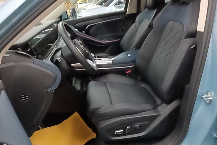 Used VOYAH FREE 2023 Four-Wheel Drive Extended-Range Model with Ultra-Long Range Left Front Seat