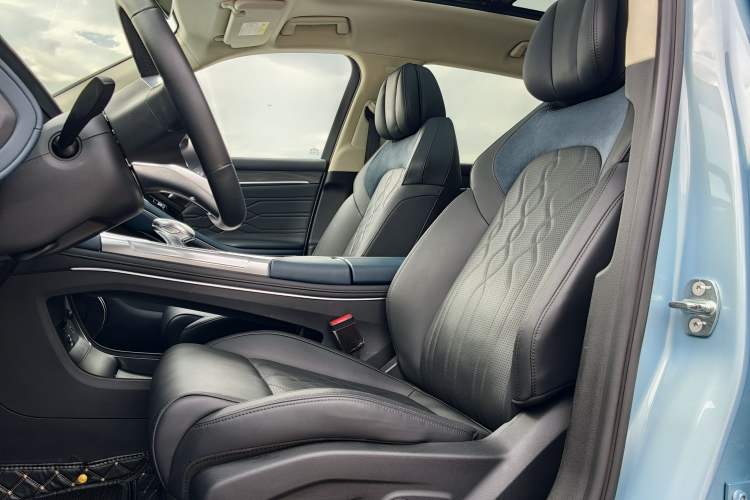 Used VOYAH FREE 2023 Four-Wheel Drive Extended-Range Model with Ultra-Long Range Left Front Seat