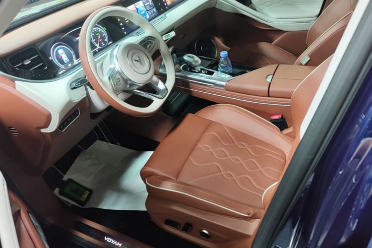 Used VOYAH FREE 2023 Four-Wheel Drive Extended-Range Model with Ultra-Long Range Left Front Seat