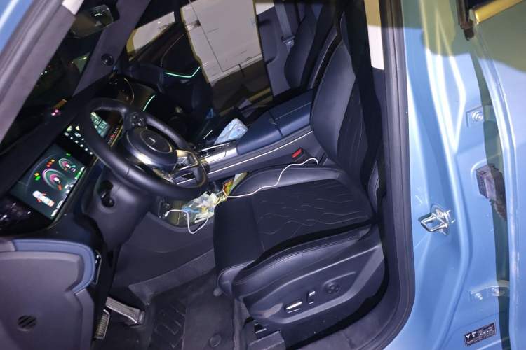 Used VOYAH FREE 2023 Four-Wheel Drive Extended-Range Model with Ultra-Long Range Left Front Seat