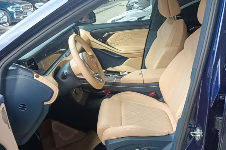 Used VOYAH FREE 2023 Four-Wheel Drive Extended-Range Model with Ultra-Long Range Left Front Seat